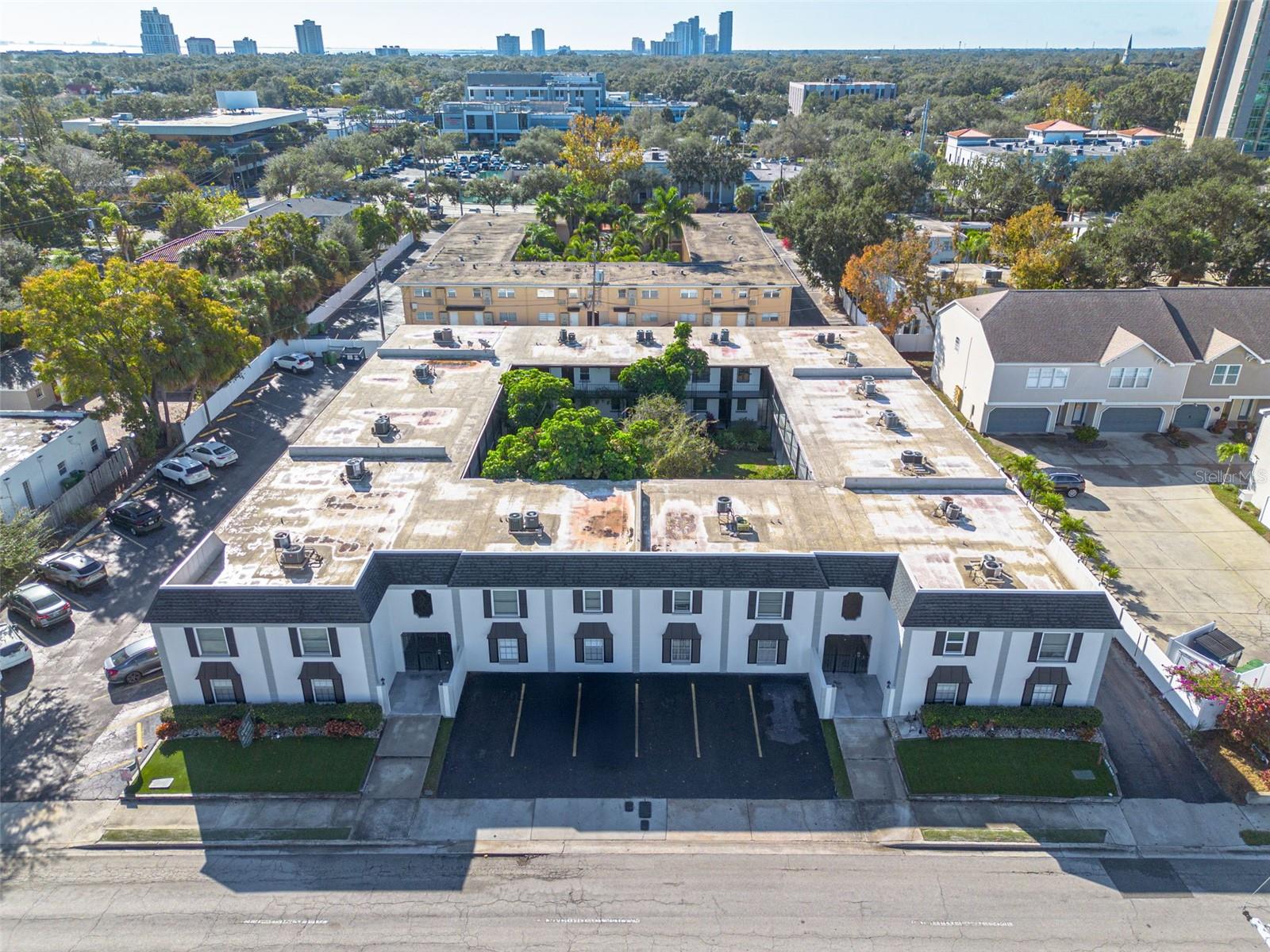 Image 15 of 16 For 2808 Azeele Street 117