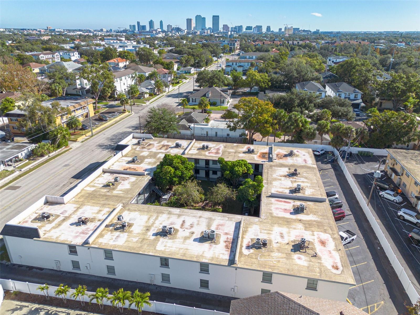 Image 16 of 16 For 2808 Azeele Street 117