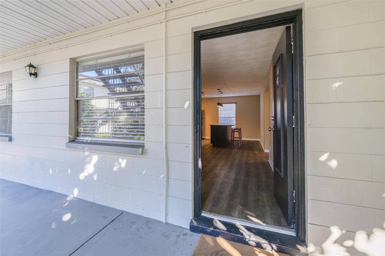 Image 3 of 16 For 2808 Azeele Street 117