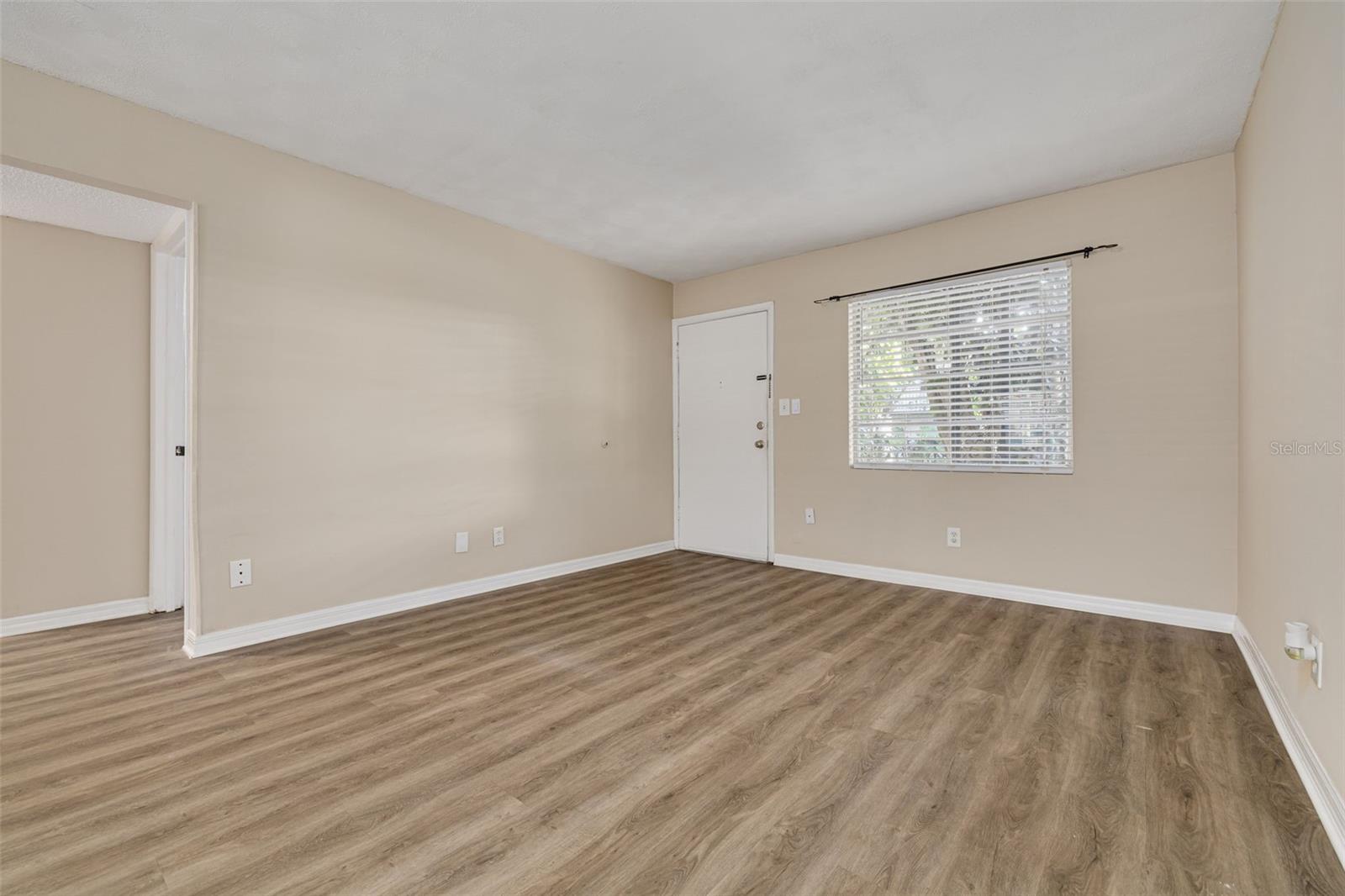 Image 5 of 16 For 2808 Azeele Street 117