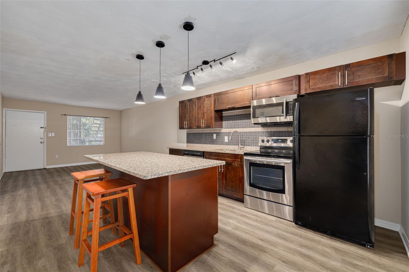 Image 8 of 16 For 2808 Azeele Street 117