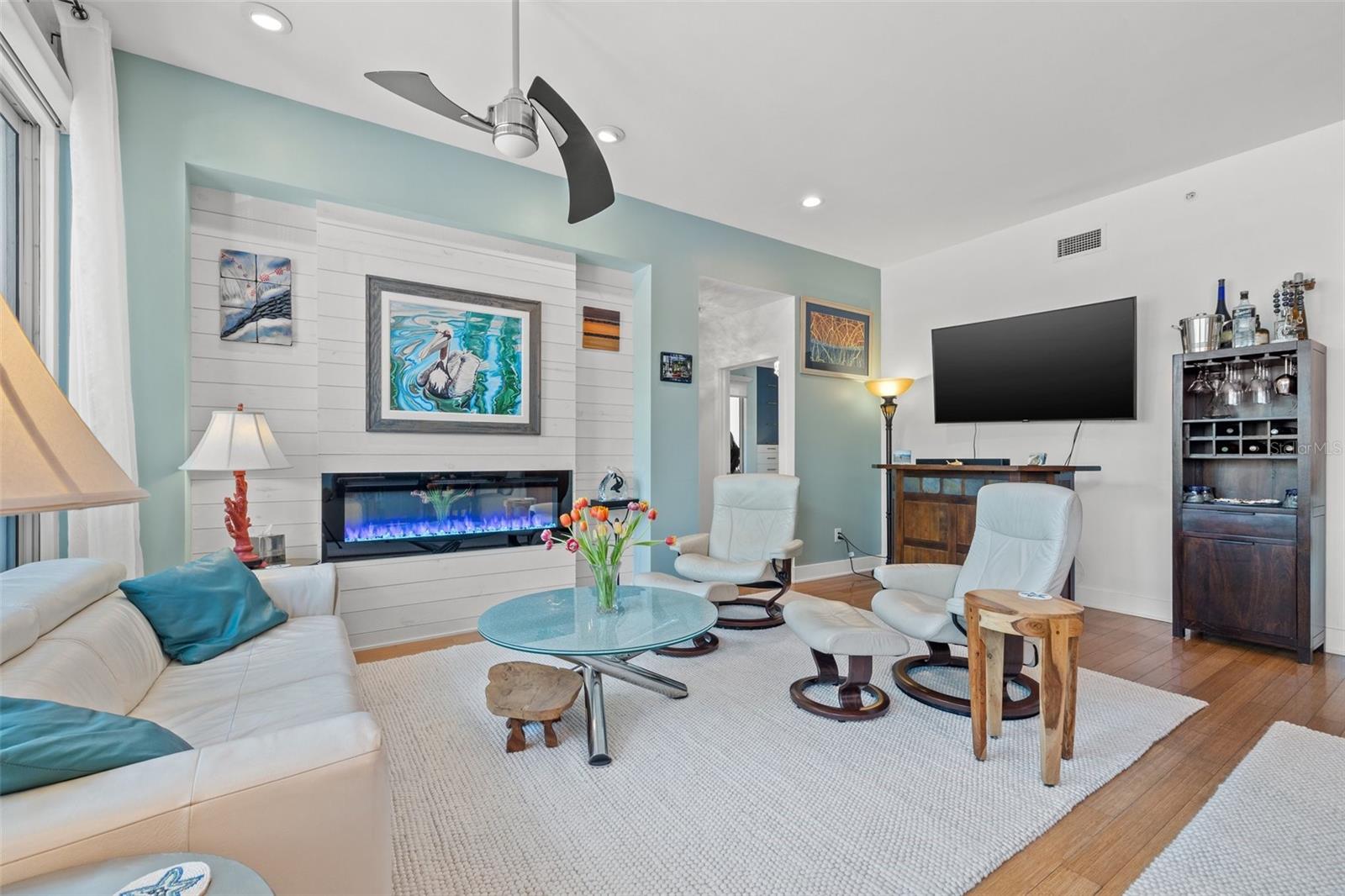 Listing photo id 12 for 475 2nd Street N 201