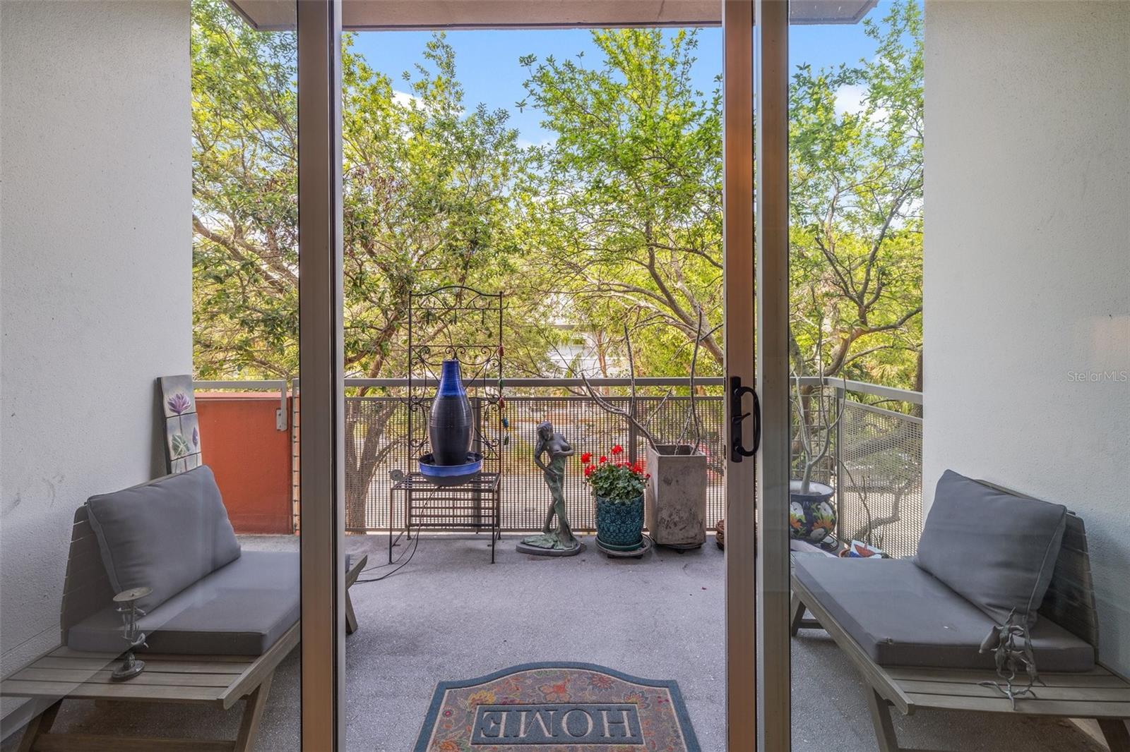 Listing photo id 15 for 475 2nd Street N 201