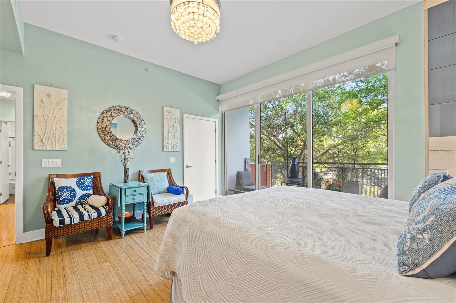 Listing photo id 17 for 475 2nd Street N 201