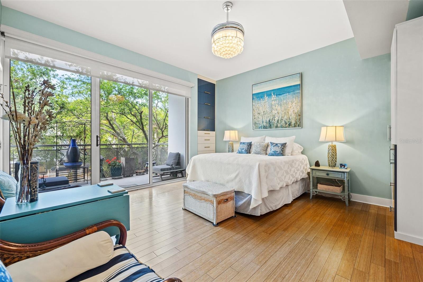 Listing photo id 18 for 475 2nd Street N 201