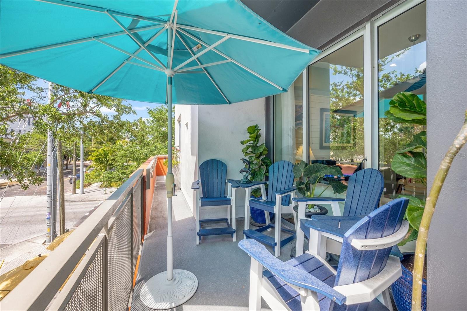 Listing photo id 23 for 475 2nd Street N 201