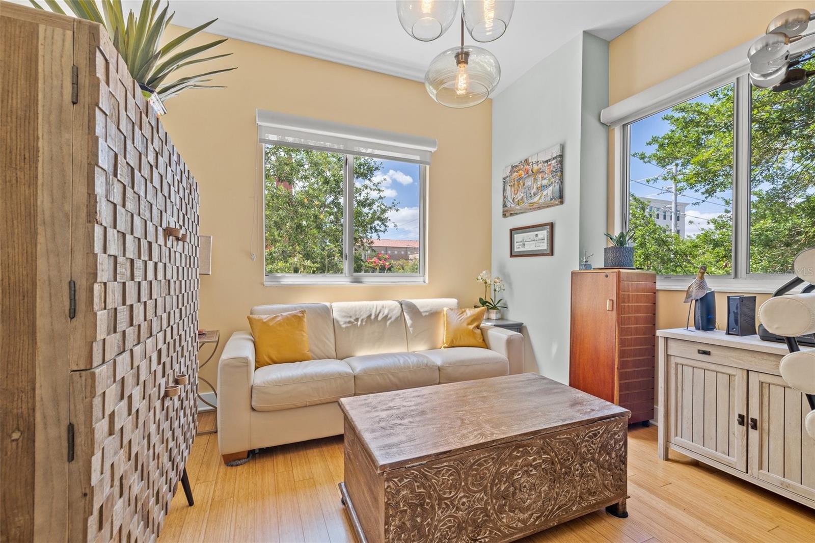 Listing photo id 25 for 475 2nd Street N 201