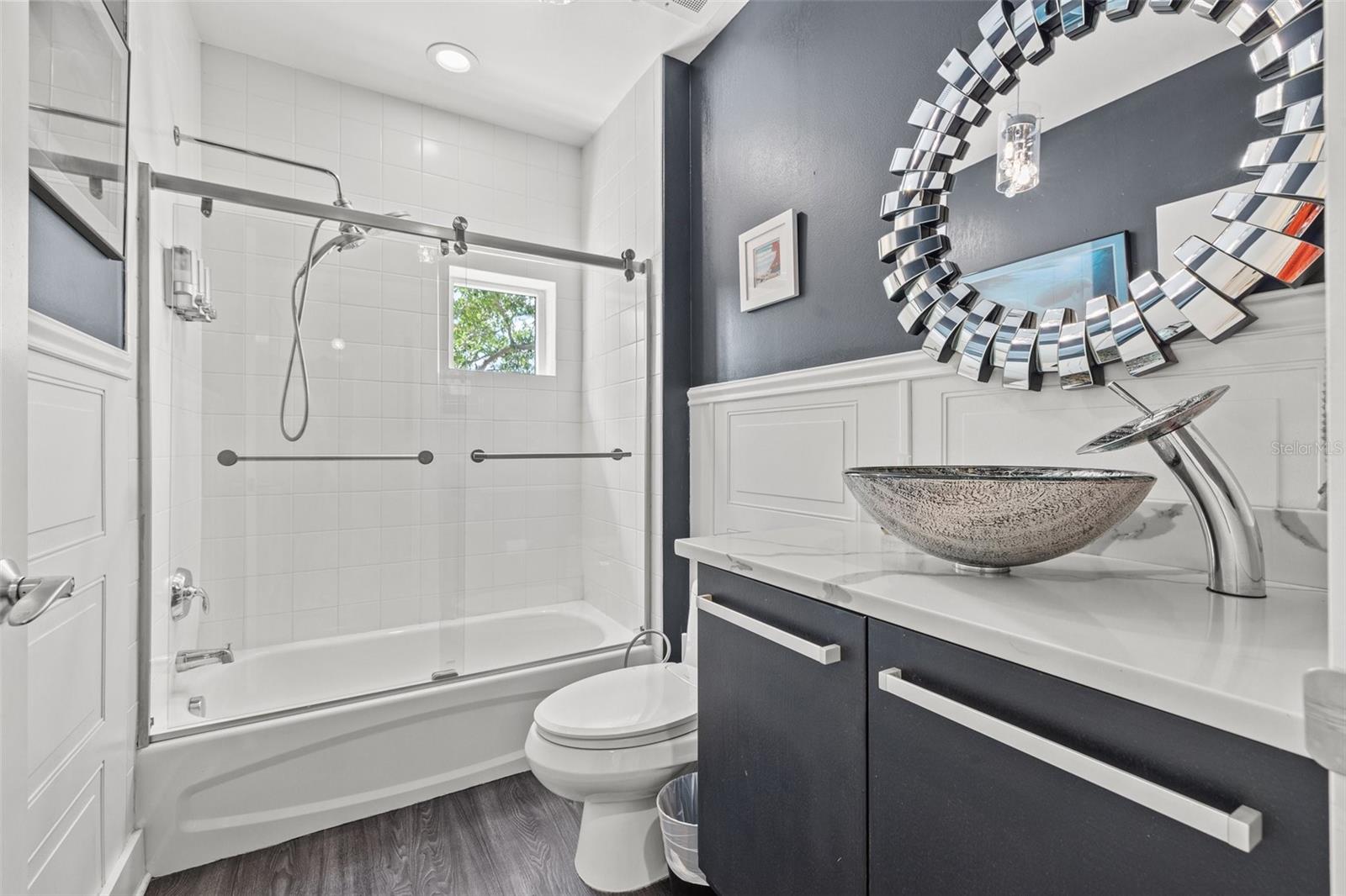 Listing photo id 27 for 475 2nd Street N 201