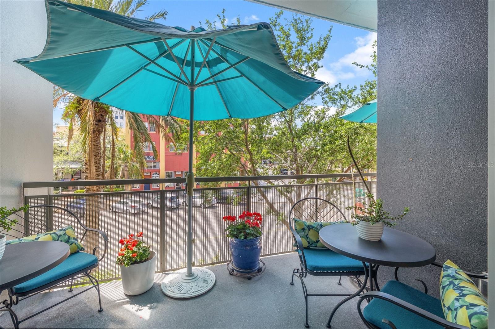 Listing photo id 32 for 475 2nd Street N 201