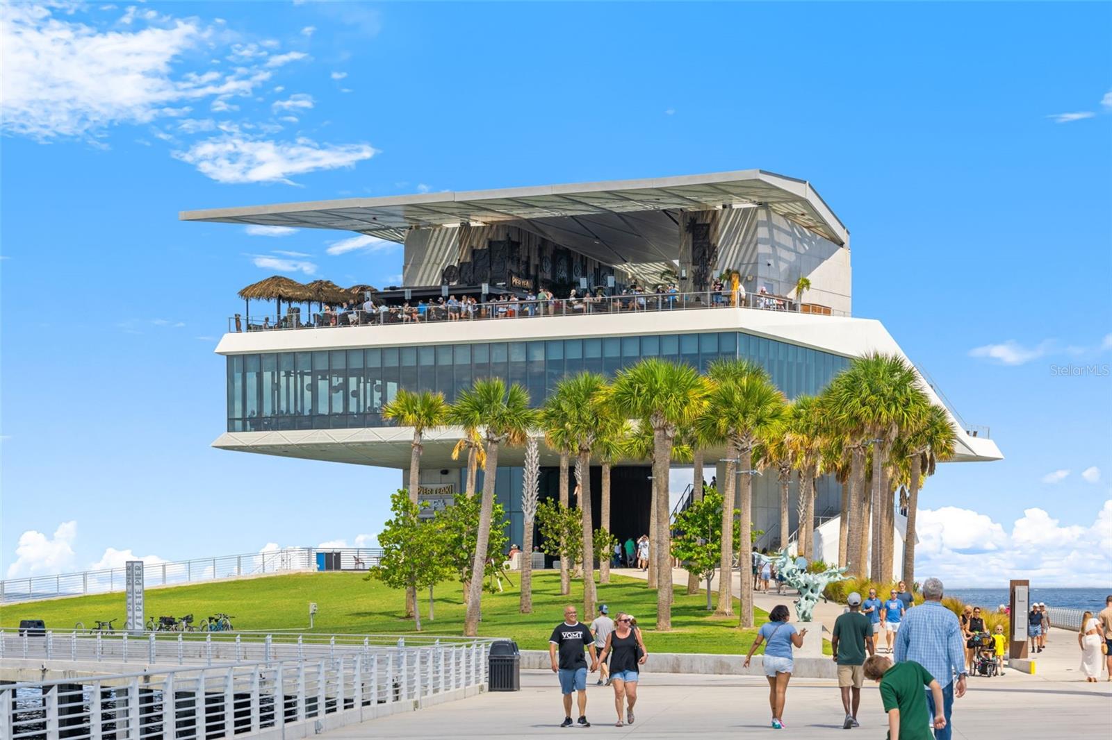 Listing photo id 35 for 475 2nd Street N 201