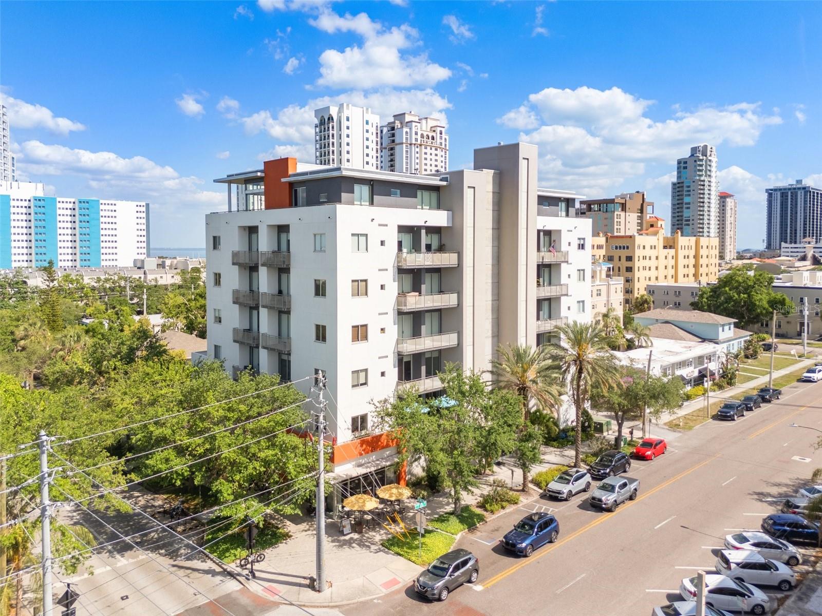 Listing photo id 39 for 475 2nd Street N 201