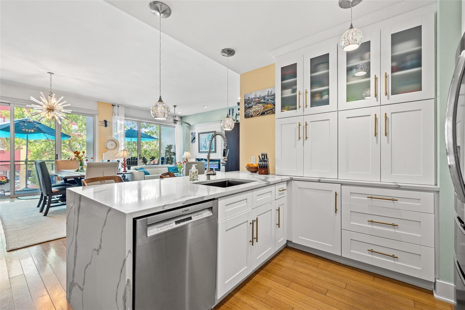 Listing photo id 5 for 475 2nd Street N 201