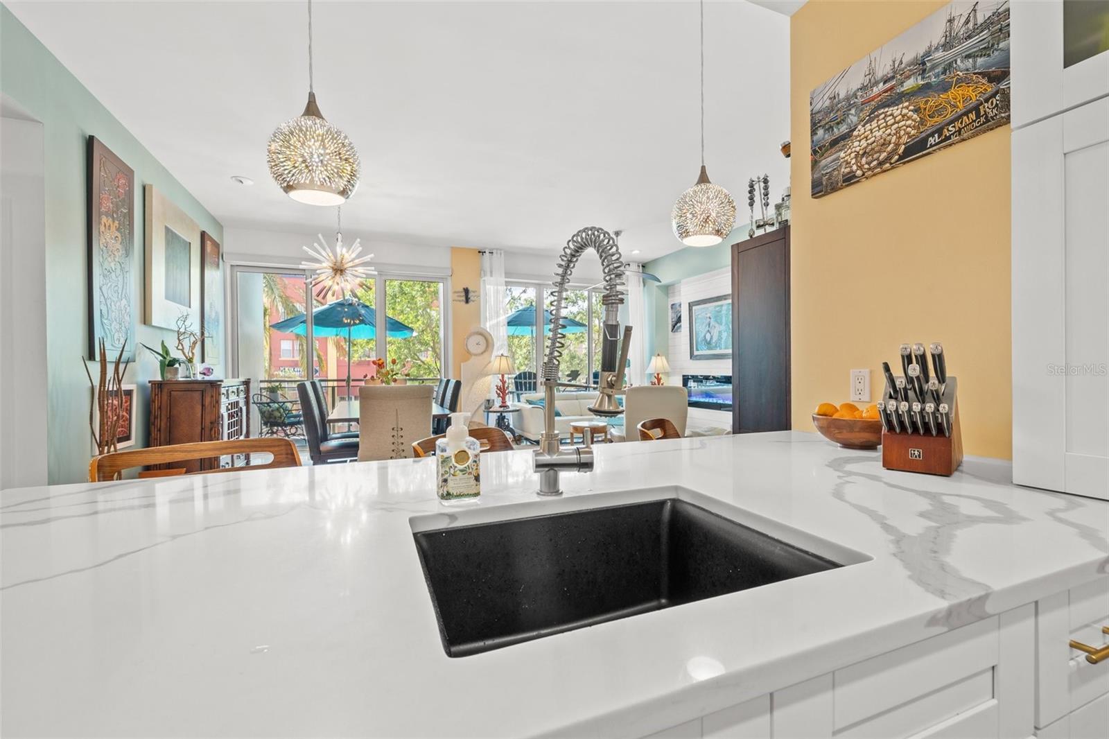 Listing photo id 6 for 475 2nd Street N 201