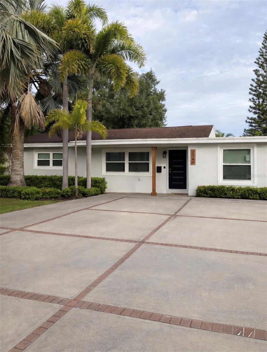 Image 2 of 20 For 9045 3rd St N