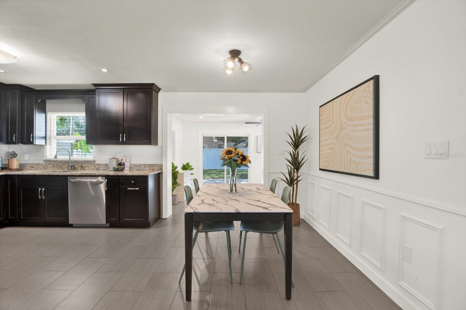 Listing photo id 9 for 18302 Oakdale Road