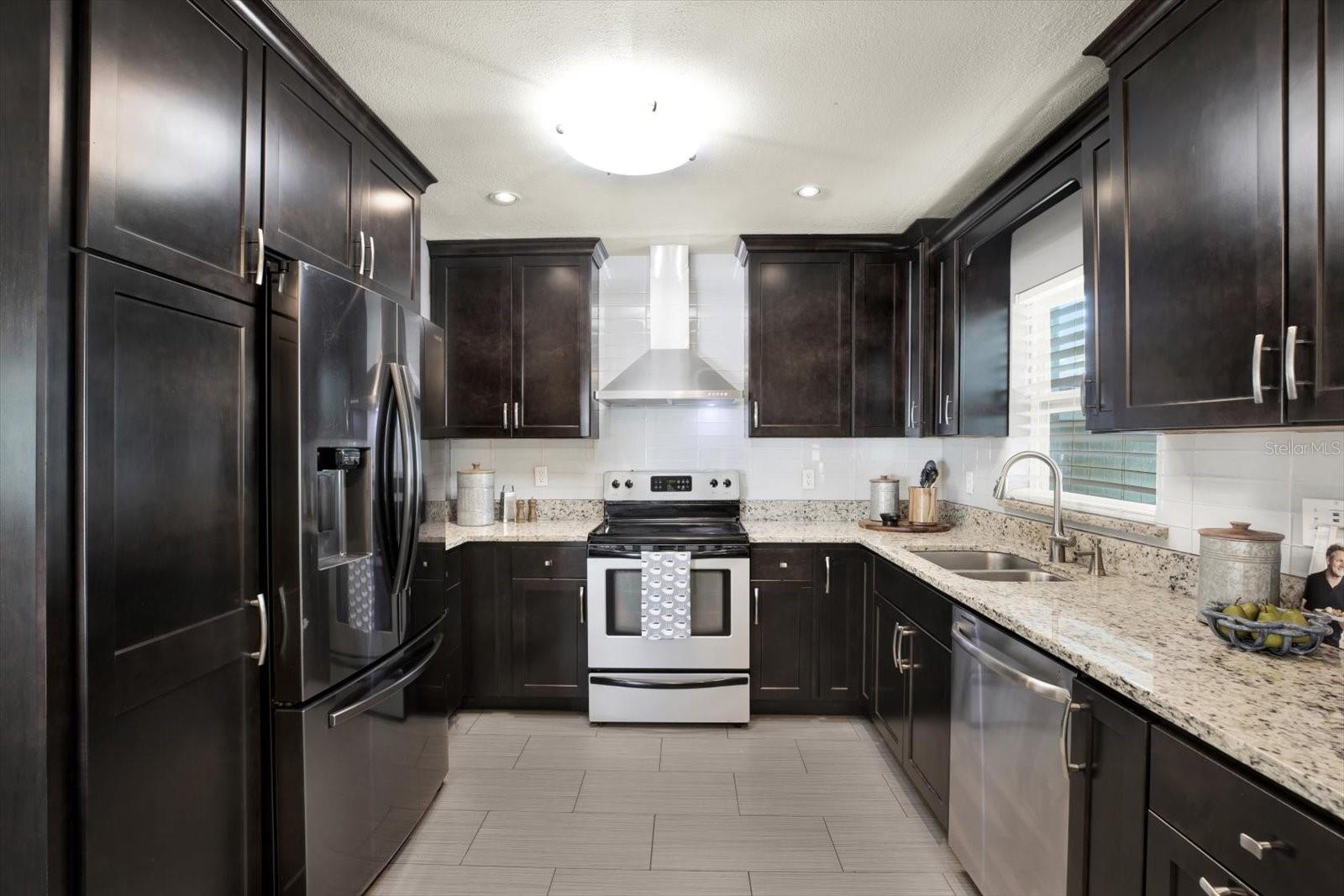 Listing photo id 11 for 18302 Oakdale Road