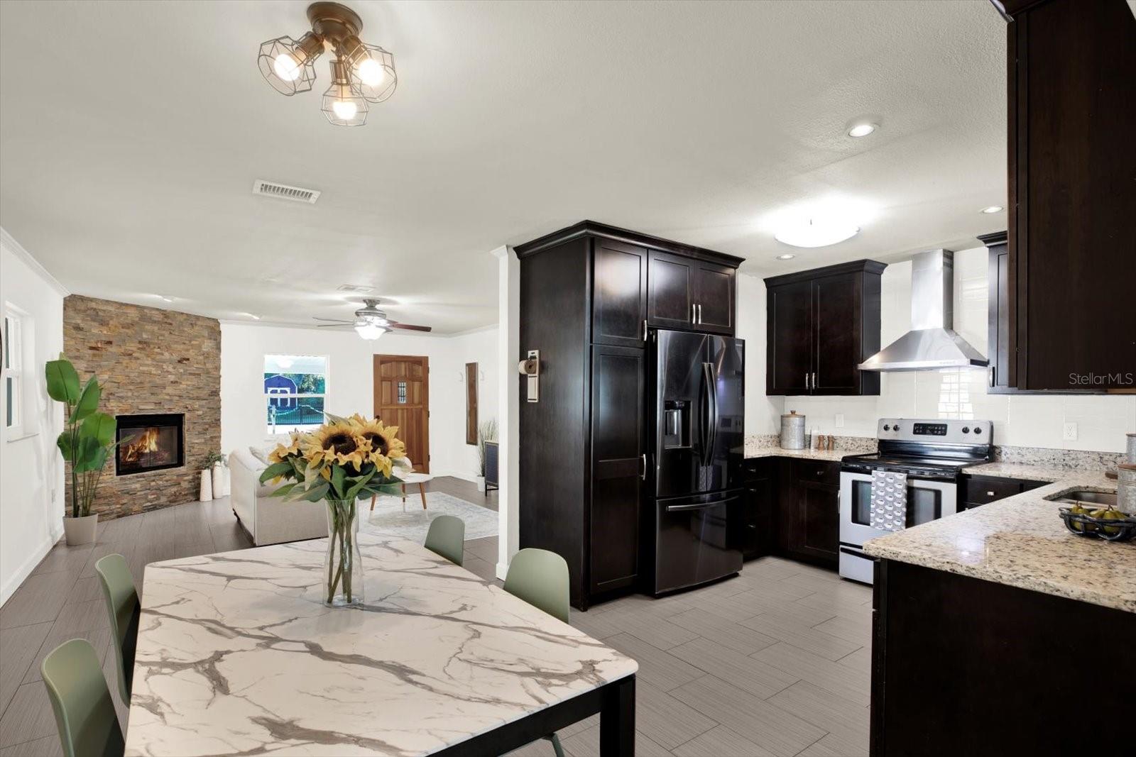 Listing photo id 12 for 18302 Oakdale Road