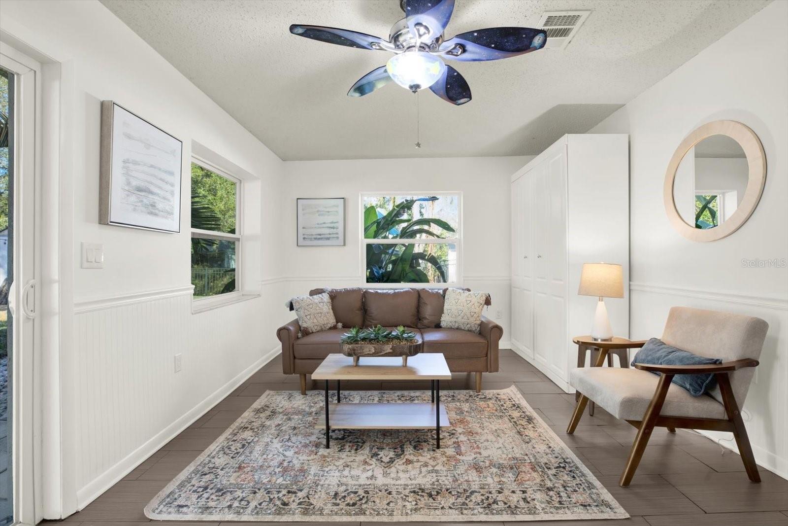 Listing photo id 15 for 18302 Oakdale Road