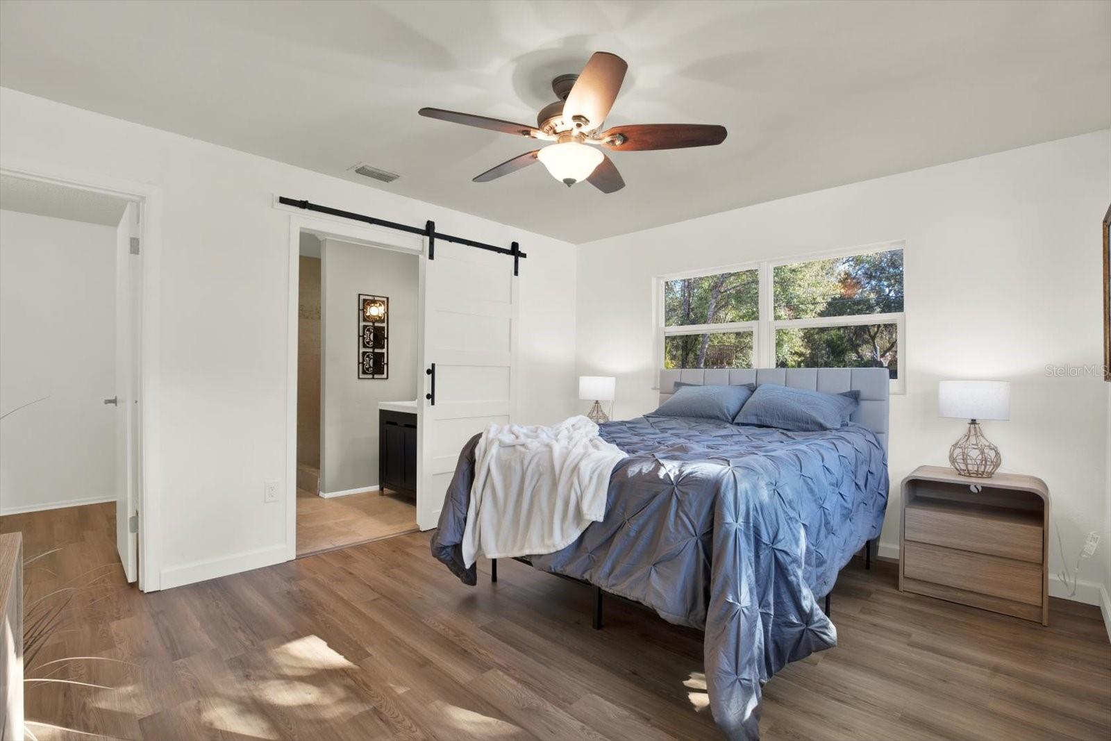 Listing photo id 17 for 18302 Oakdale Road