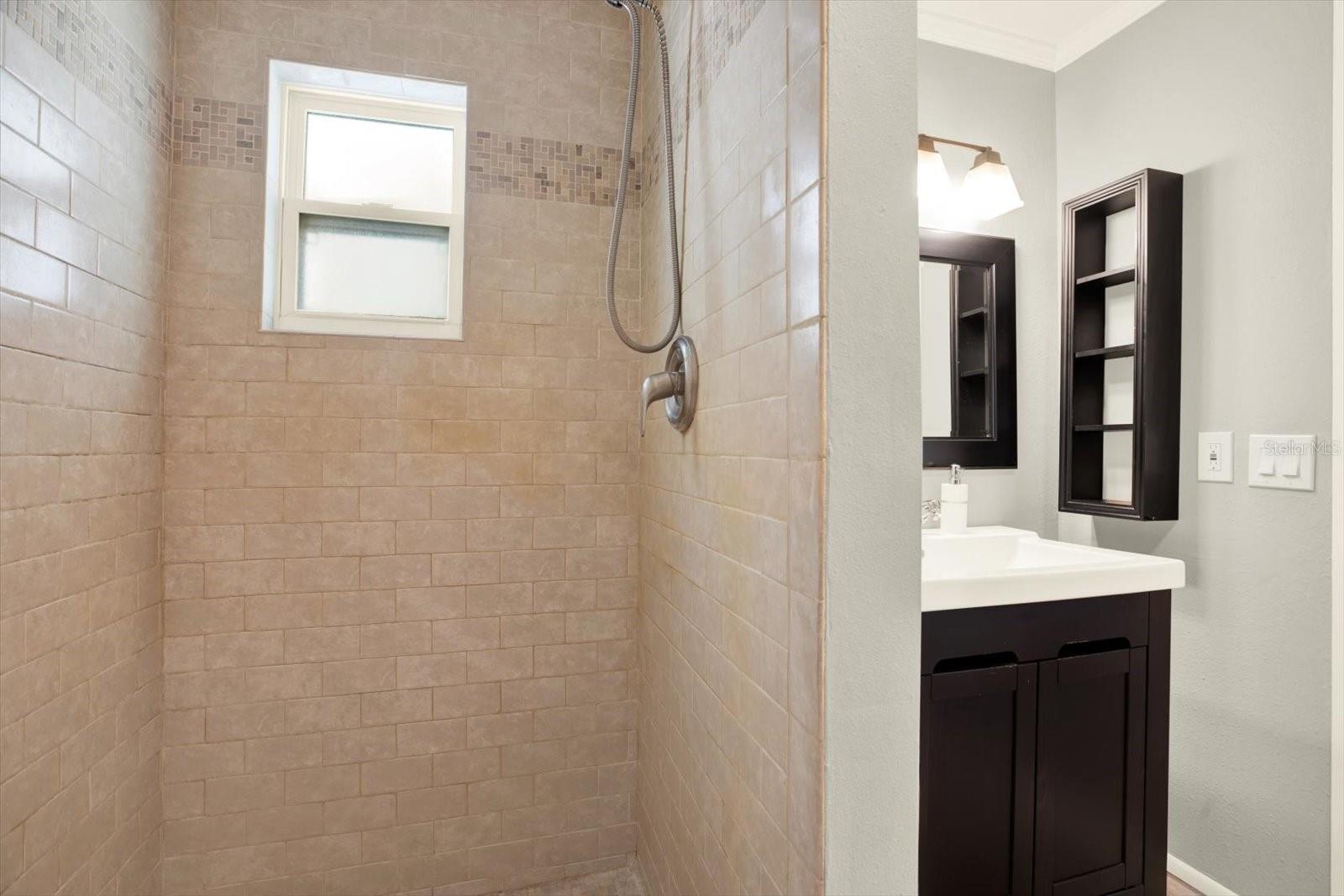 Listing photo id 20 for 18302 Oakdale Road