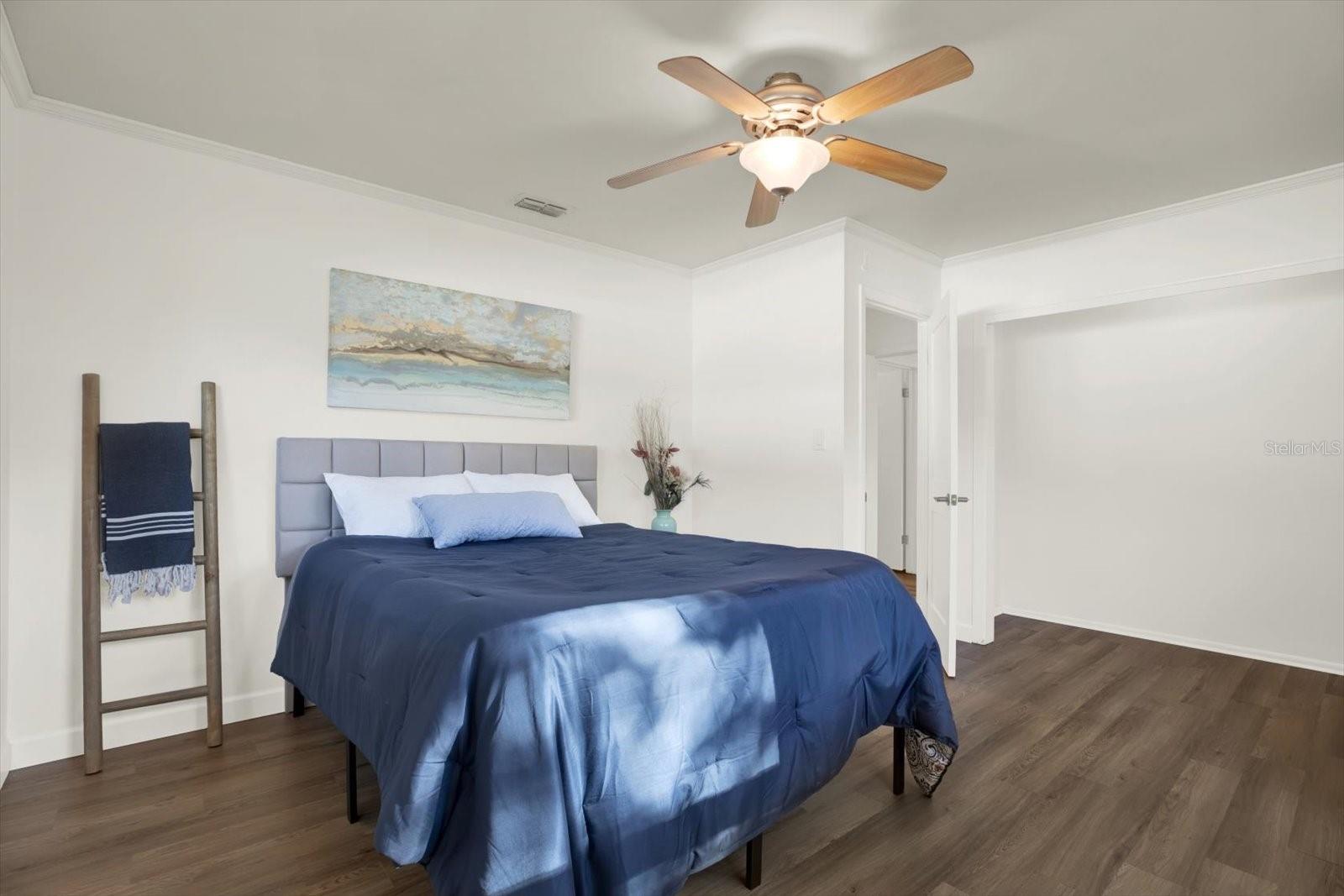 Listing photo id 22 for 18302 Oakdale Road