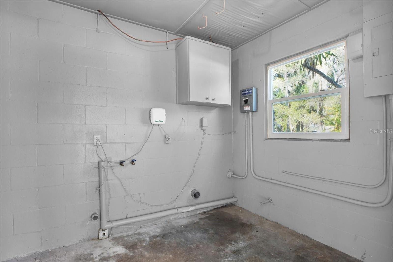 Listing photo id 25 for 18302 Oakdale Road