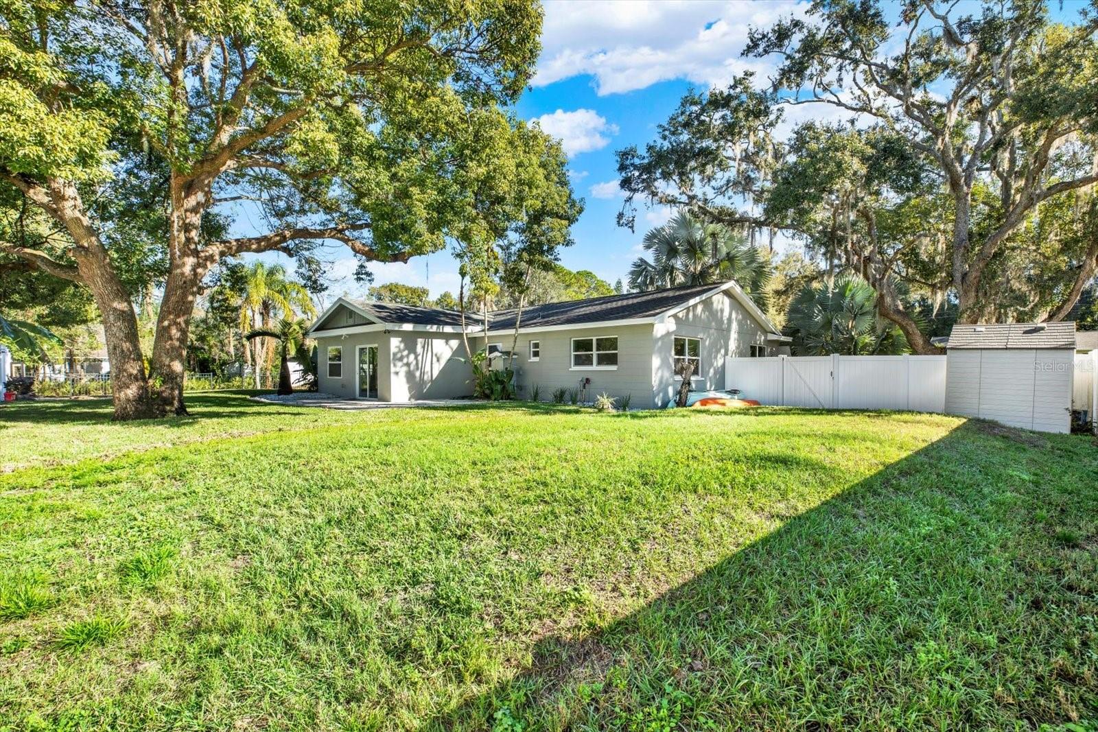 Listing photo id 26 for 18302 Oakdale Road