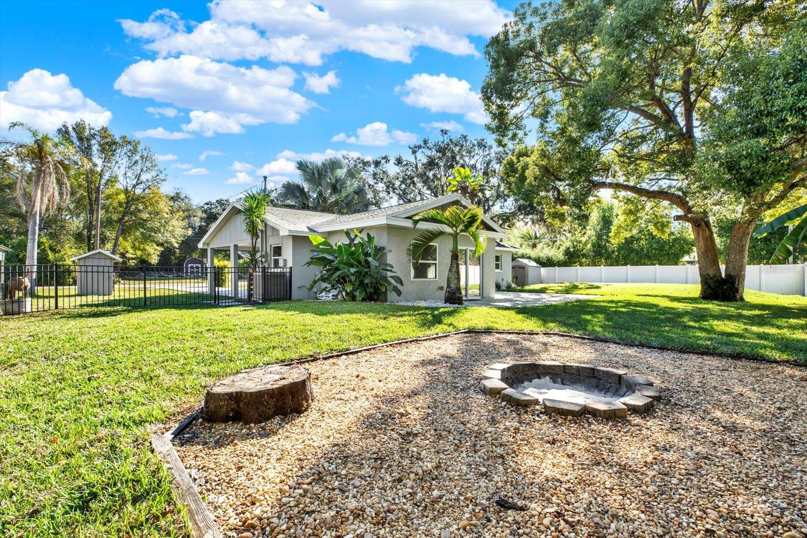 Listing photo id 27 for 18302 Oakdale Road