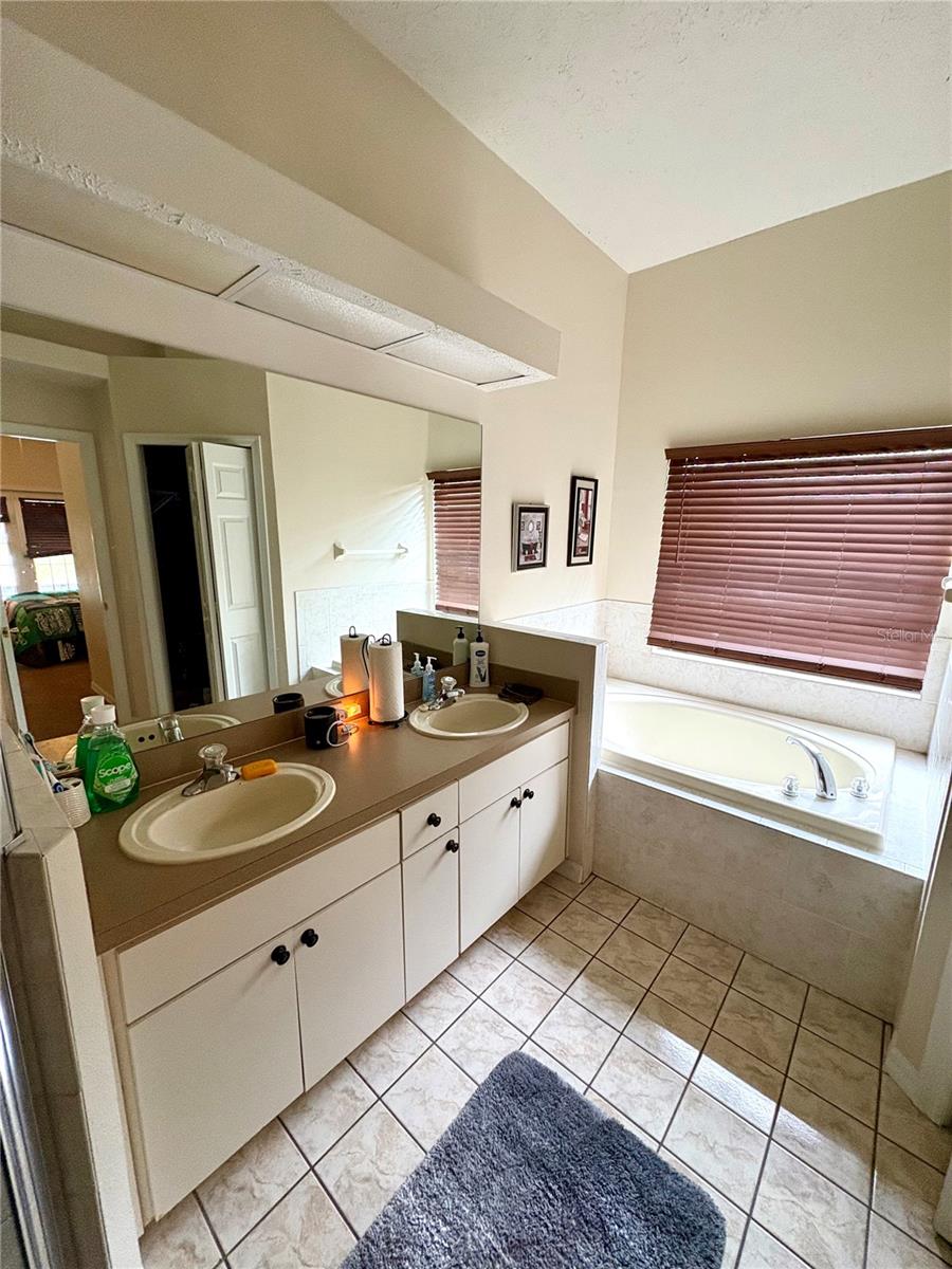 Image 18 of 27 For 7964 Roundelay Drive