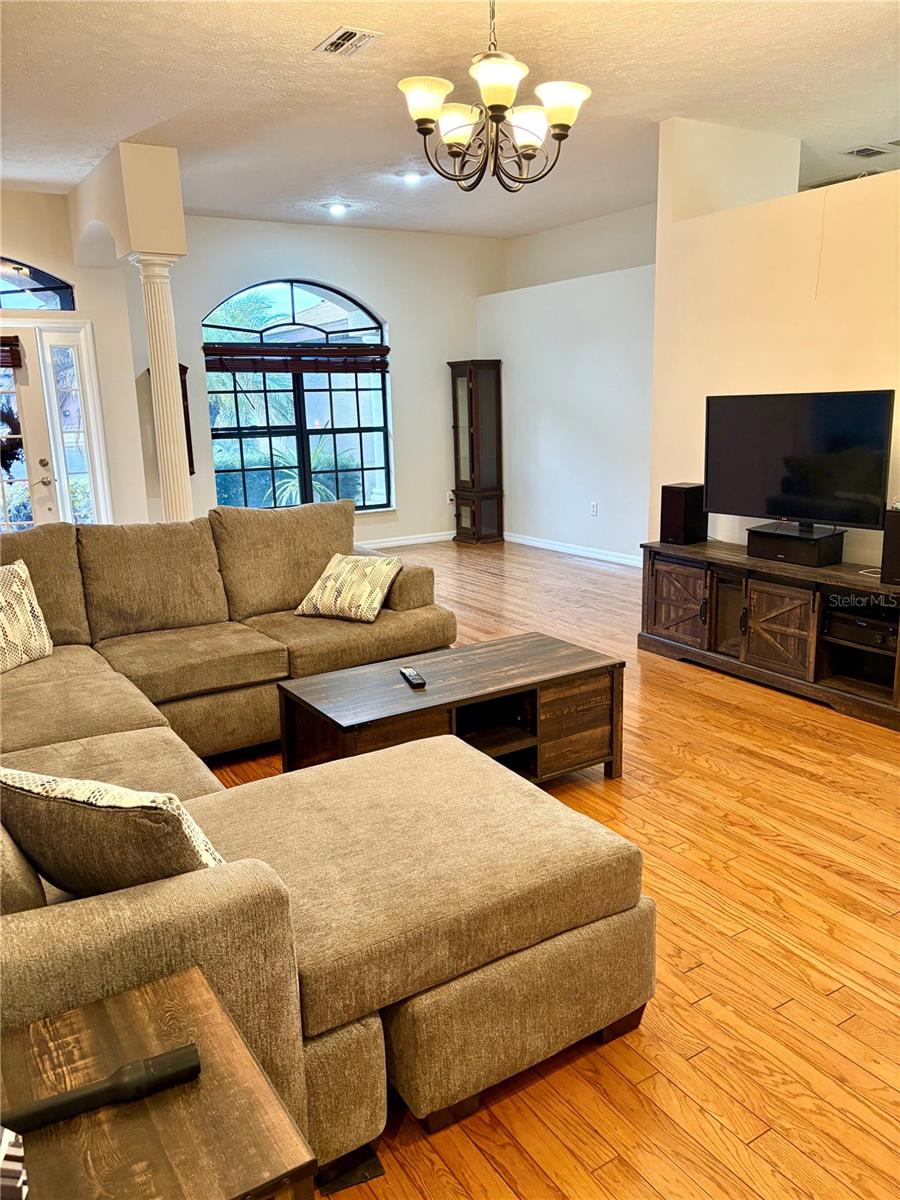 Image 5 of 27 For 7964 Roundelay Drive