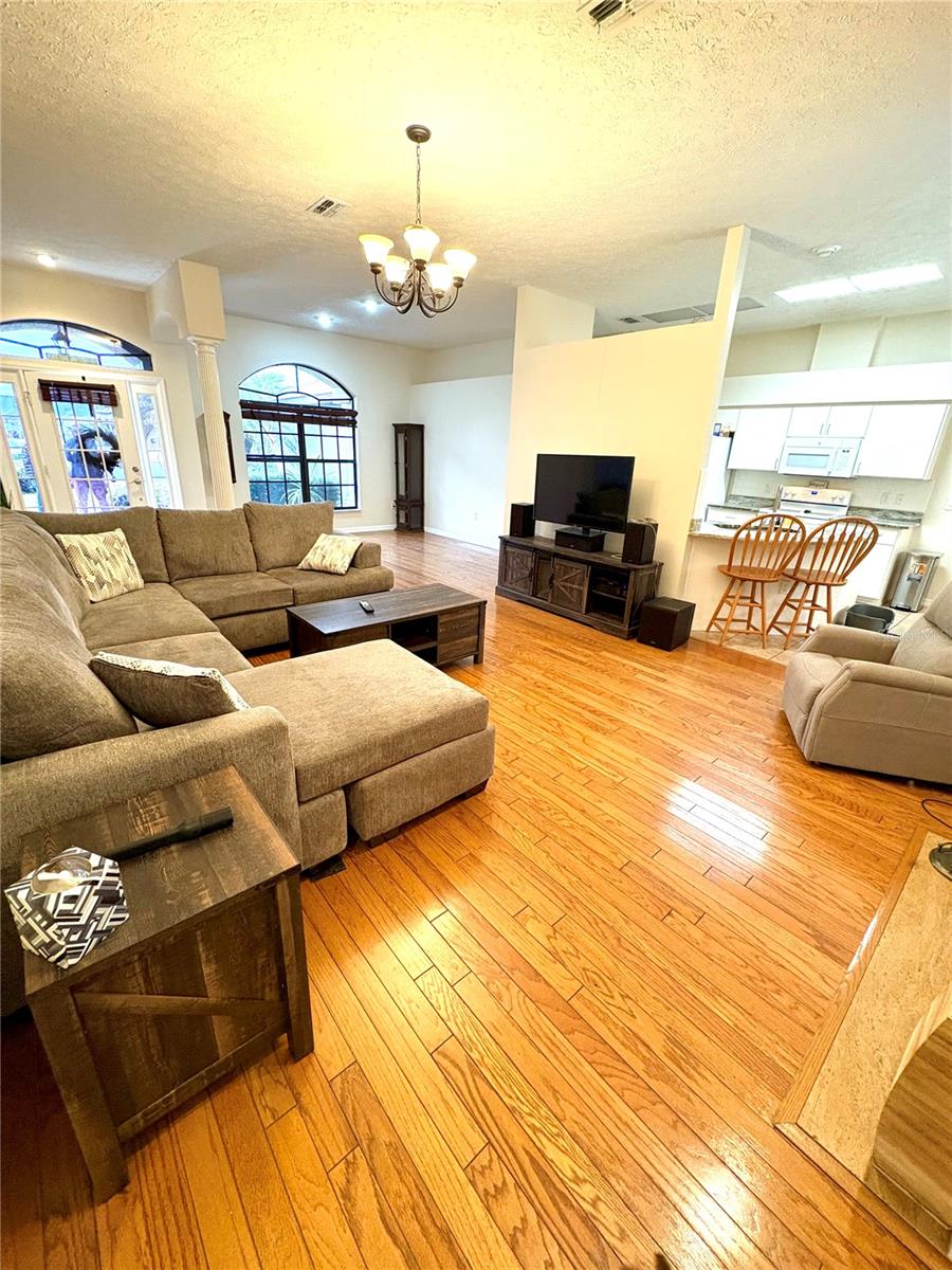 Image 6 of 27 For 7964 Roundelay Drive