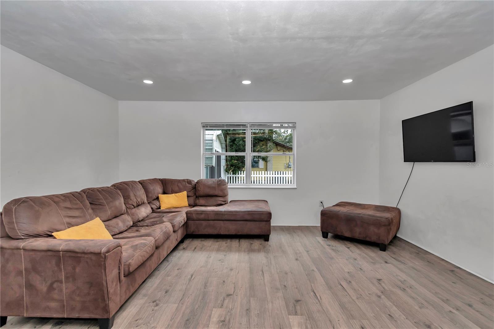 Image 10 of 28 For 12385 135th Court