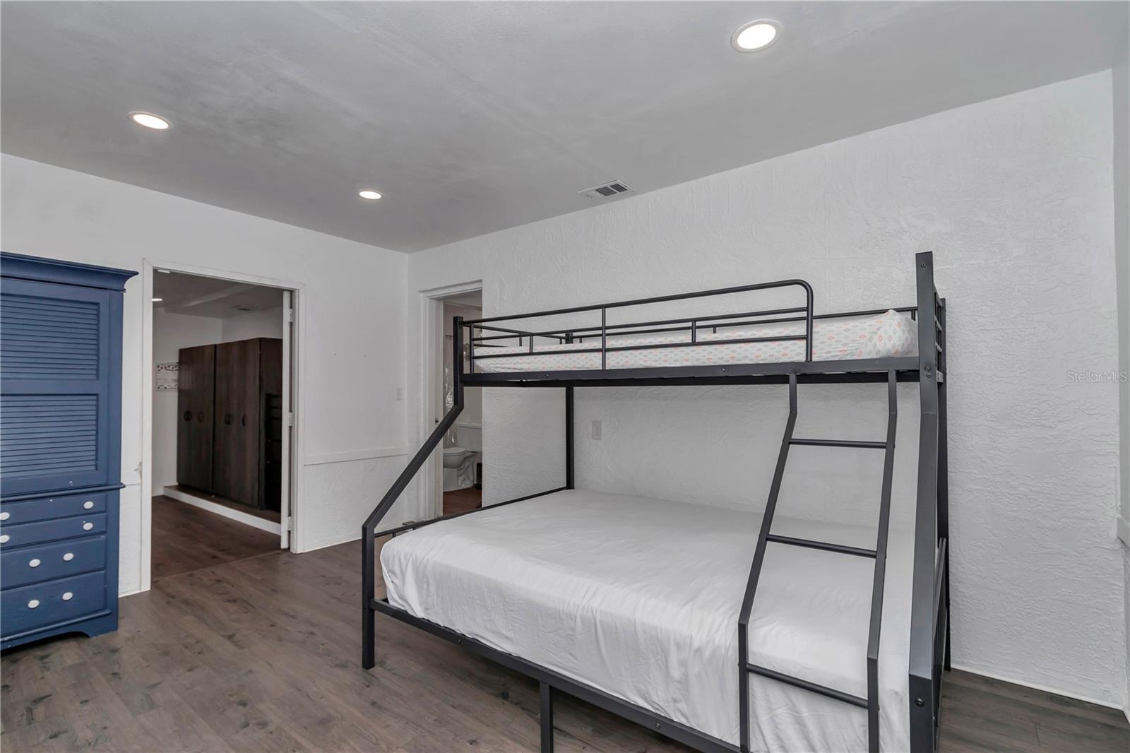 Image 21 of 28 For 12385 135th Court