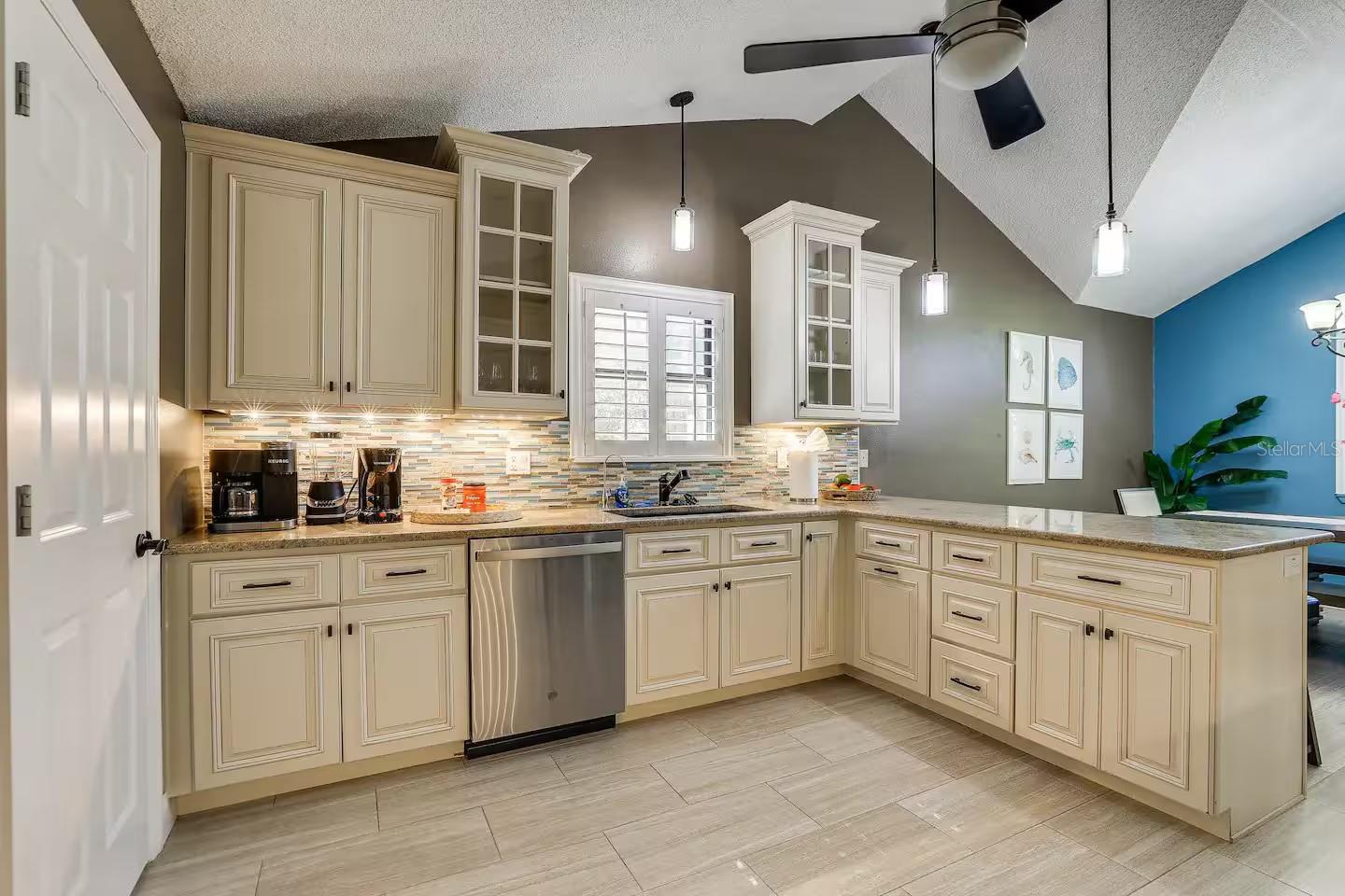 Image 17 of 64 For 13837 76th Avenue