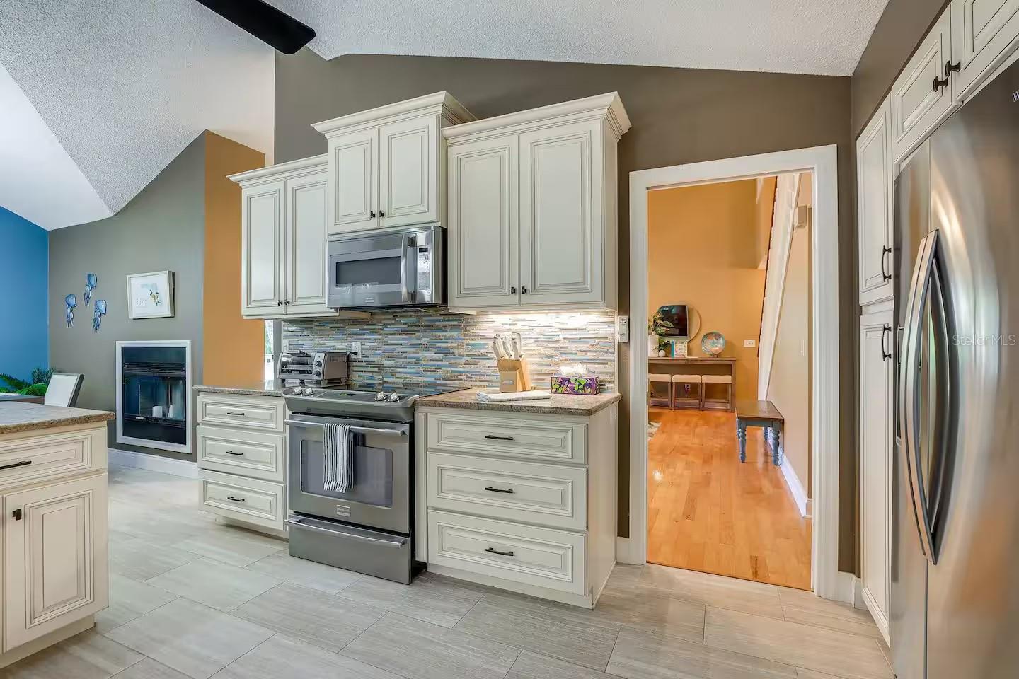 Image 18 of 64 For 13837 76th Avenue