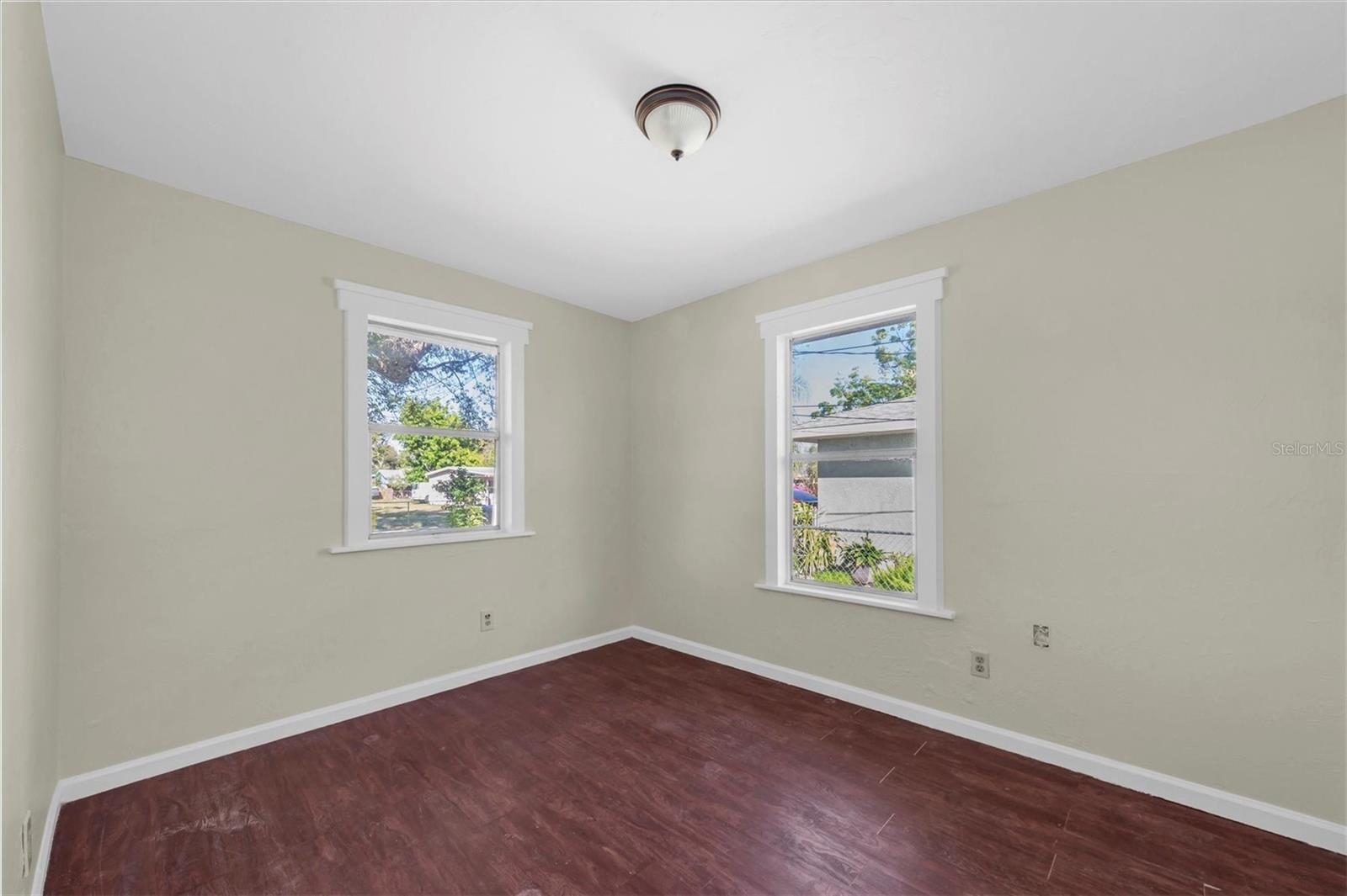 Image 11 of 25 For 1607 18th Street E