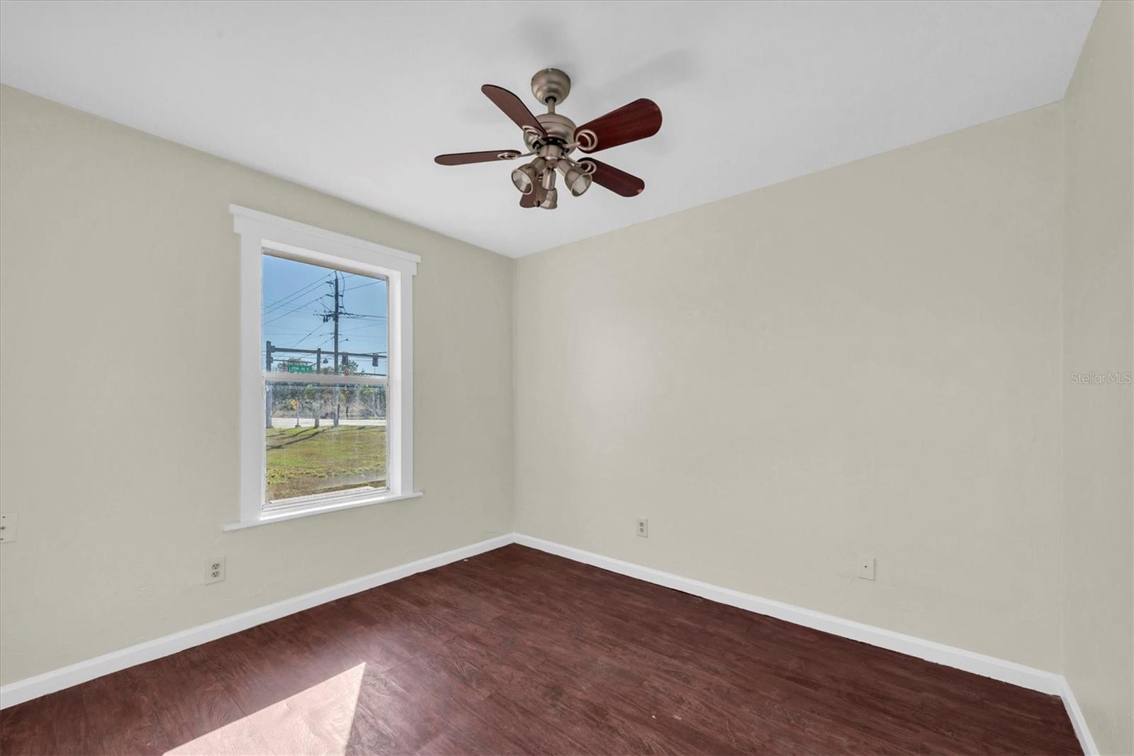 Image 12 of 25 For 1607 18th Street E