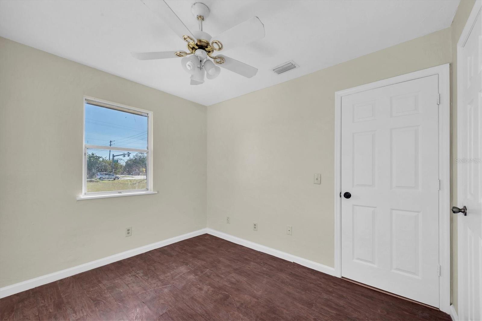 Image 18 of 25 For 1607 18th Street E