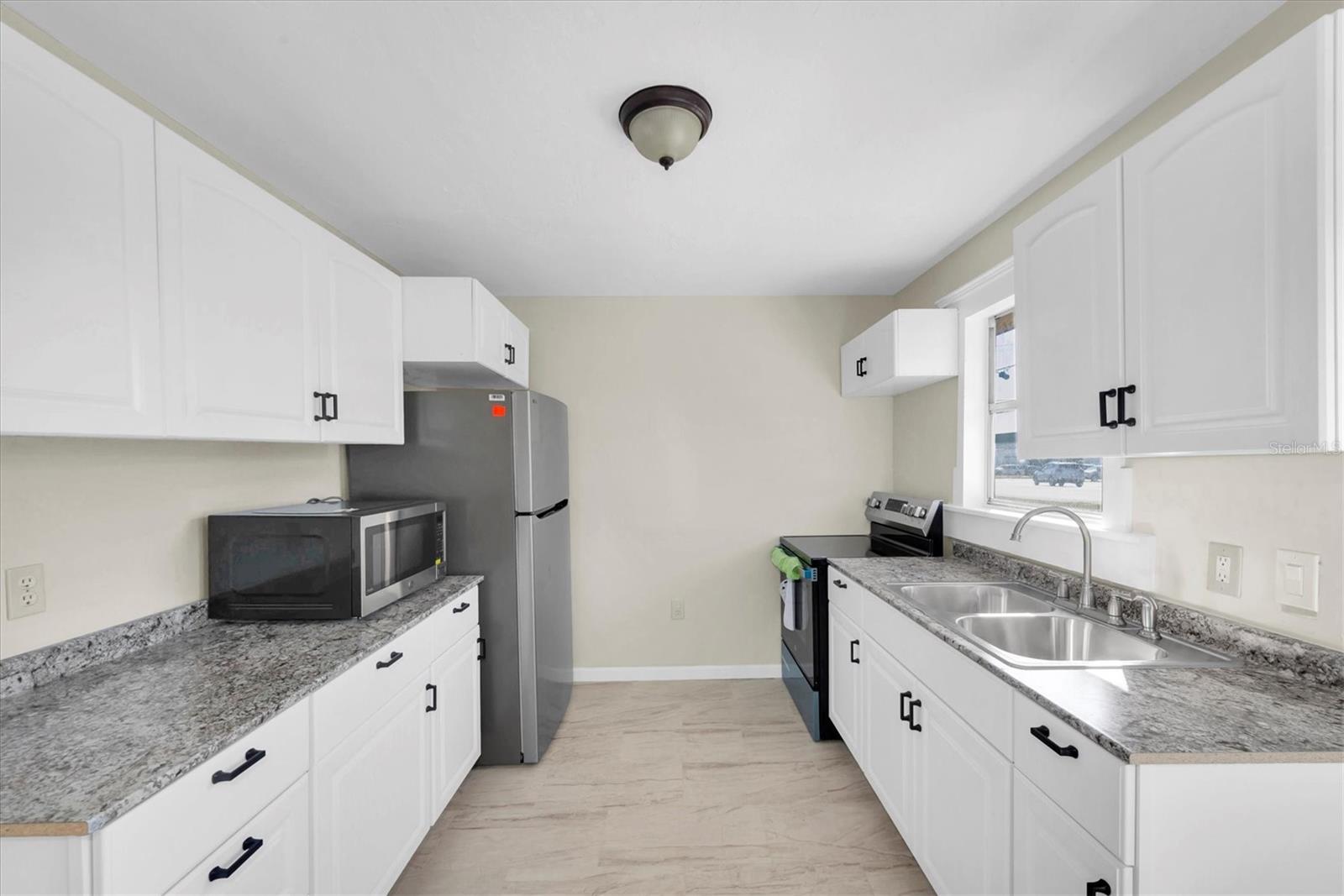 Image 3 of 25 For 1607 18th Street E