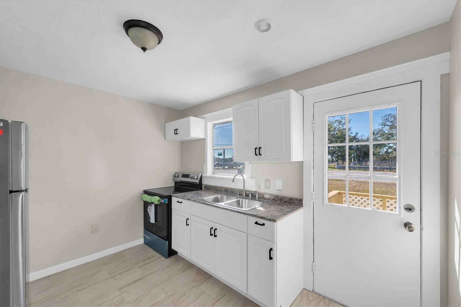 Image 4 of 25 For 1607 18th Street E