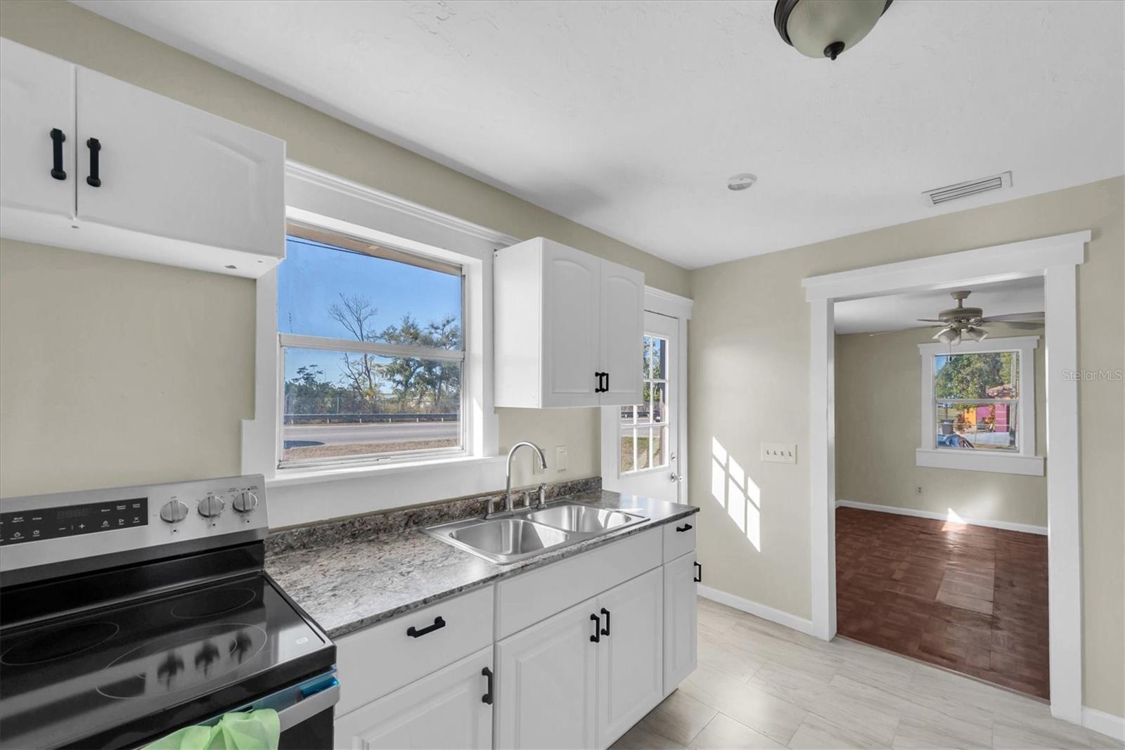 Image 6 of 25 For 1607 18th Street E