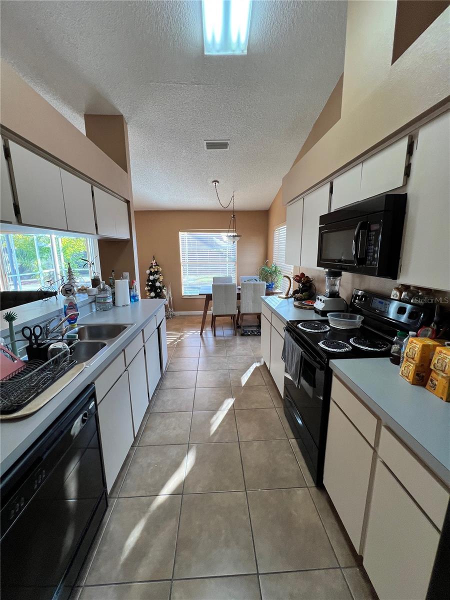 Image 25 of 54 For 11418 Glenmont Drive