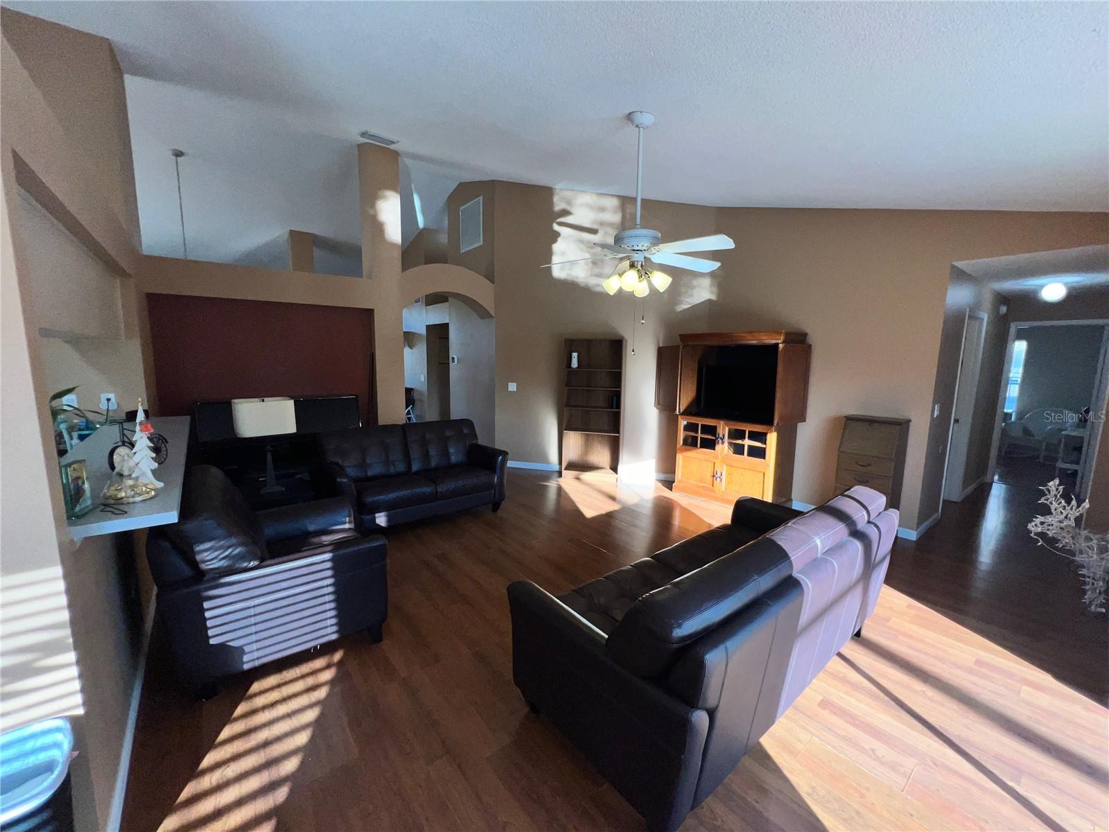 Image 28 of 54 For 11418 Glenmont Drive