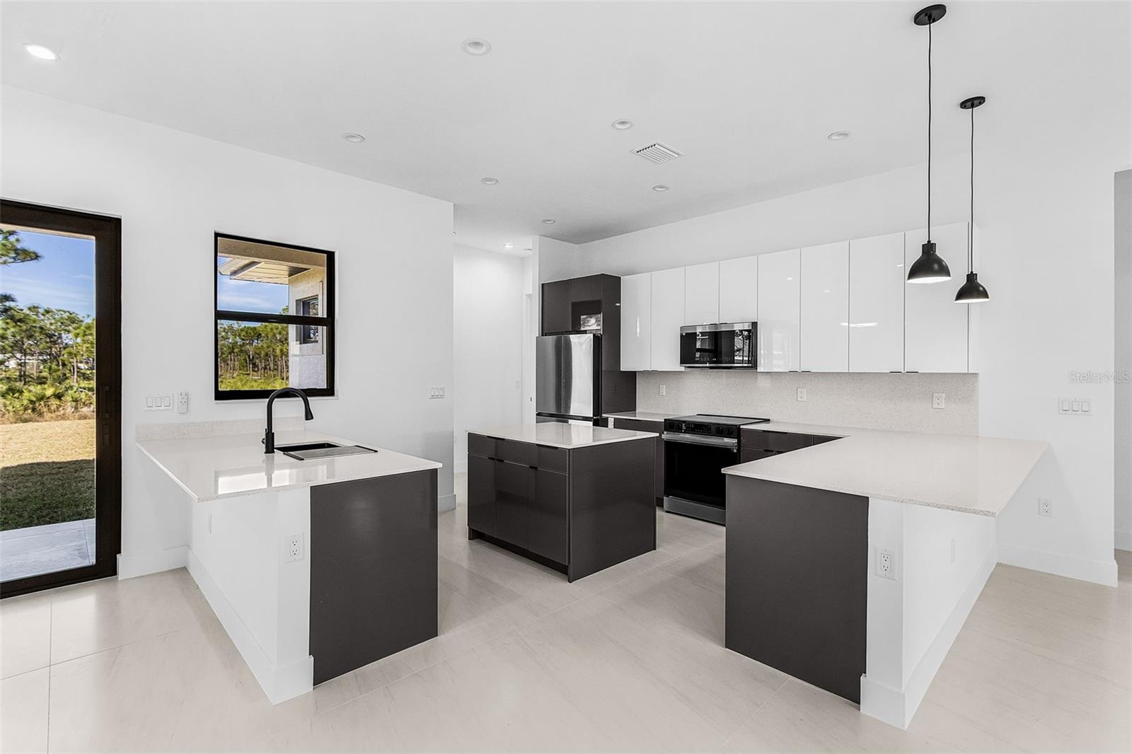 Image 11 of 32 For 12519 Canoe Trl