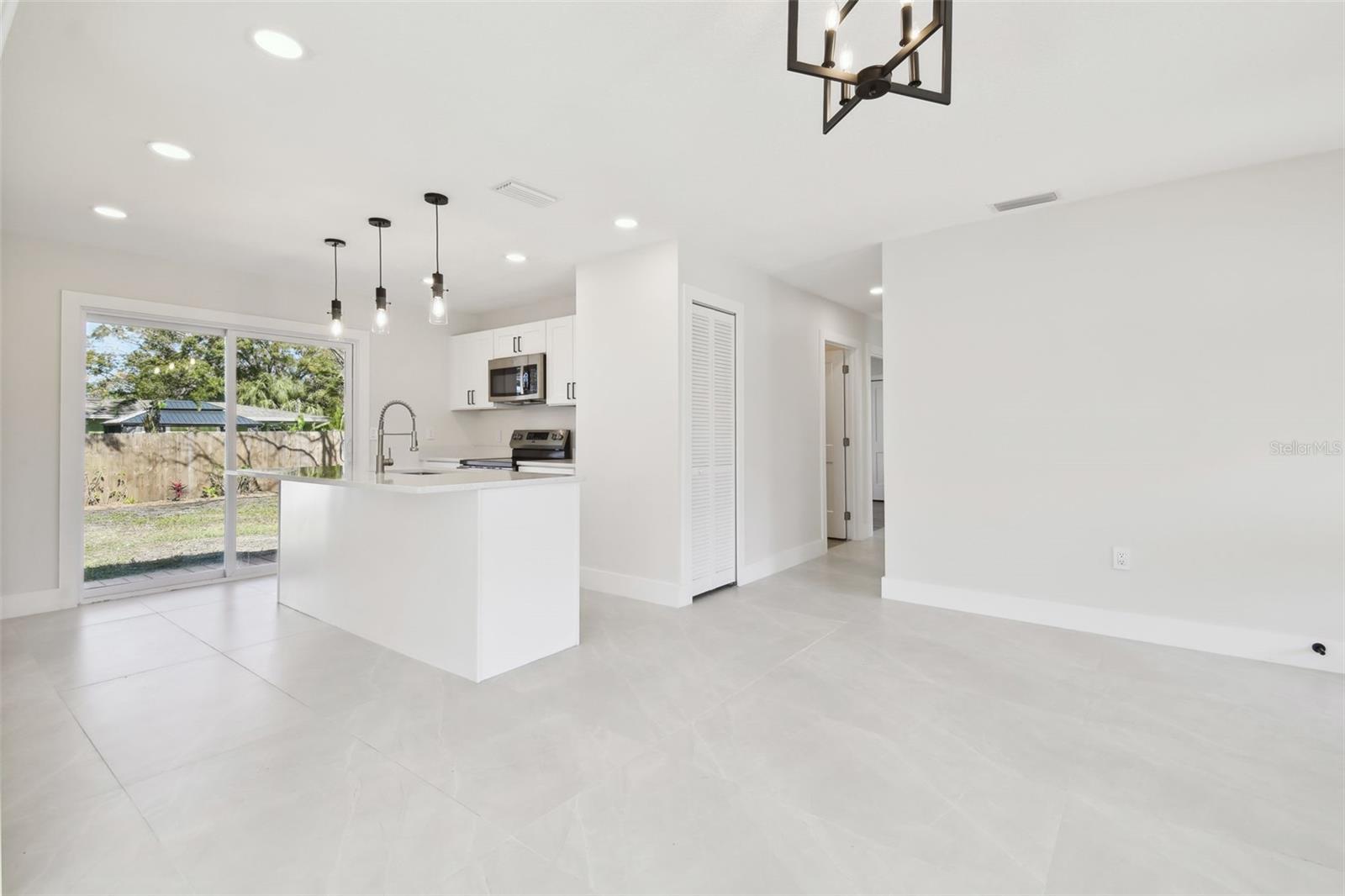 Image 9 of 60 For 4715 Wisconsin Avenue