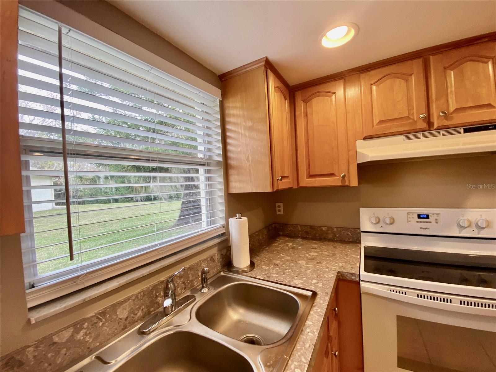 Image 16 of 81 For 3470 Maclaren Drive