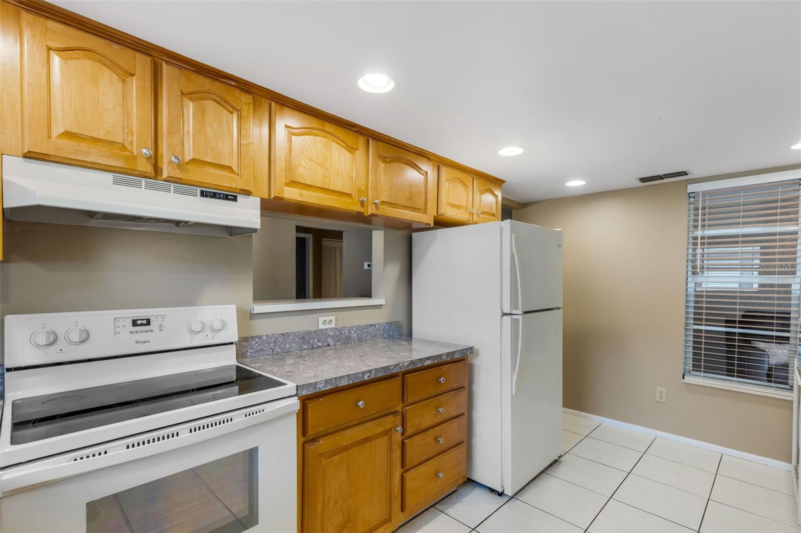 Image 17 of 81 For 3470 Maclaren Drive