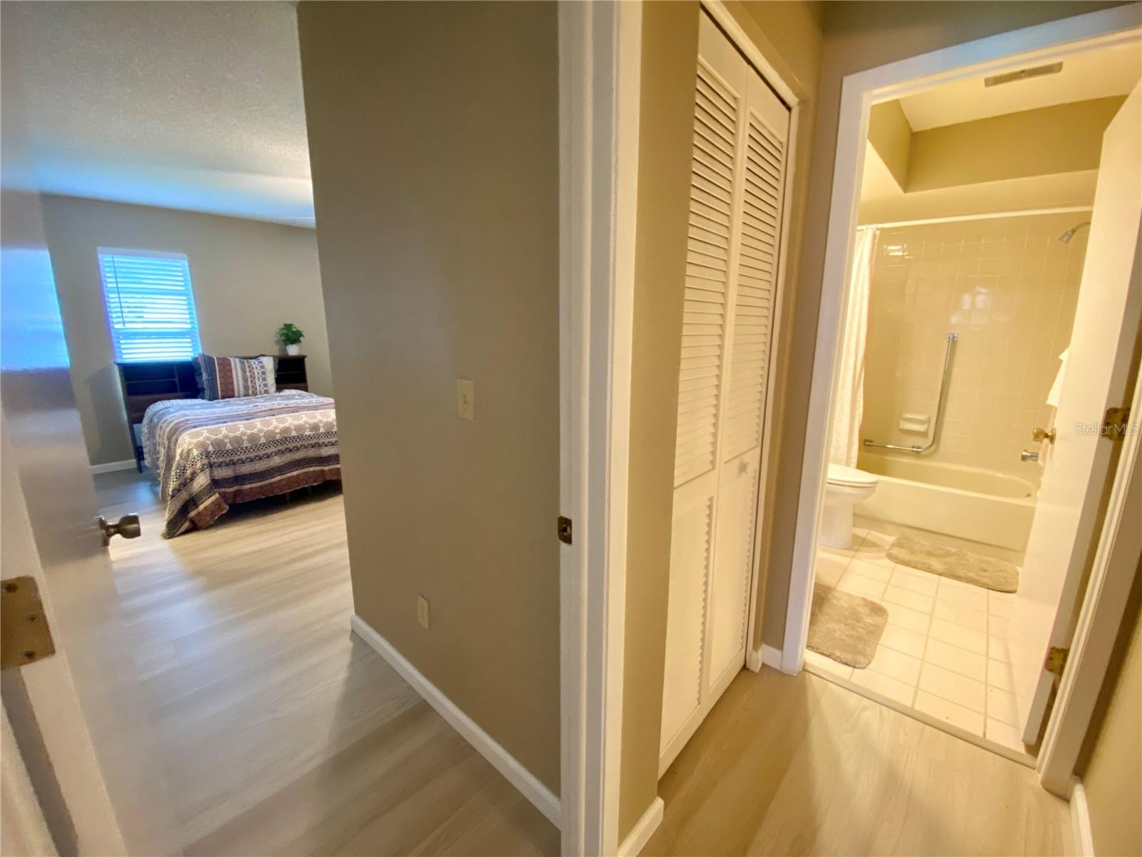 Image 20 of 81 For 3470 Maclaren Drive