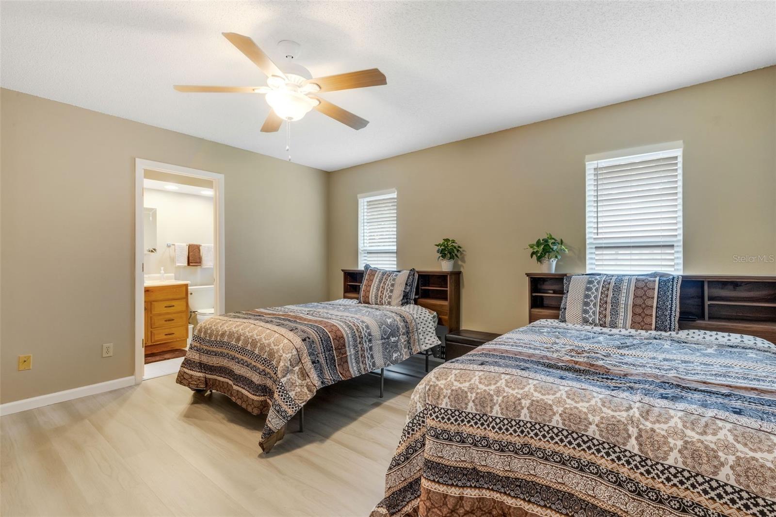 Image 22 of 81 For 3470 Maclaren Drive