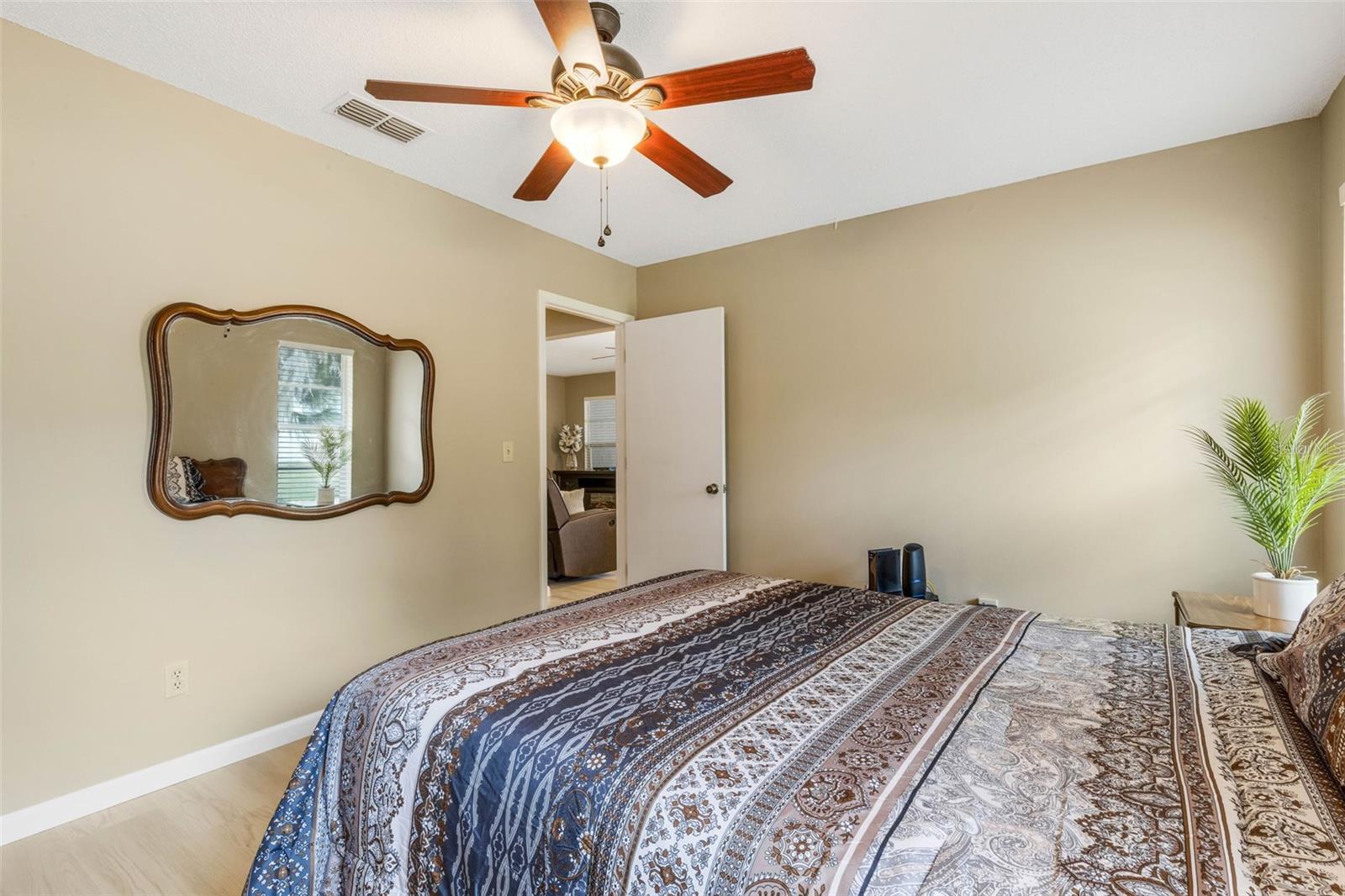 Image 27 of 81 For 3470 Maclaren Drive